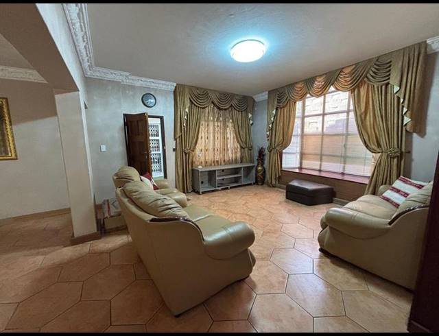 4 BEDROOM HOUSE FOR SALE IN RESERVOIR HILLS